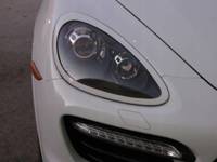 Prawy Klosz reflektora Porsche Cayenne II przed liftingiem (2009 - 2014)